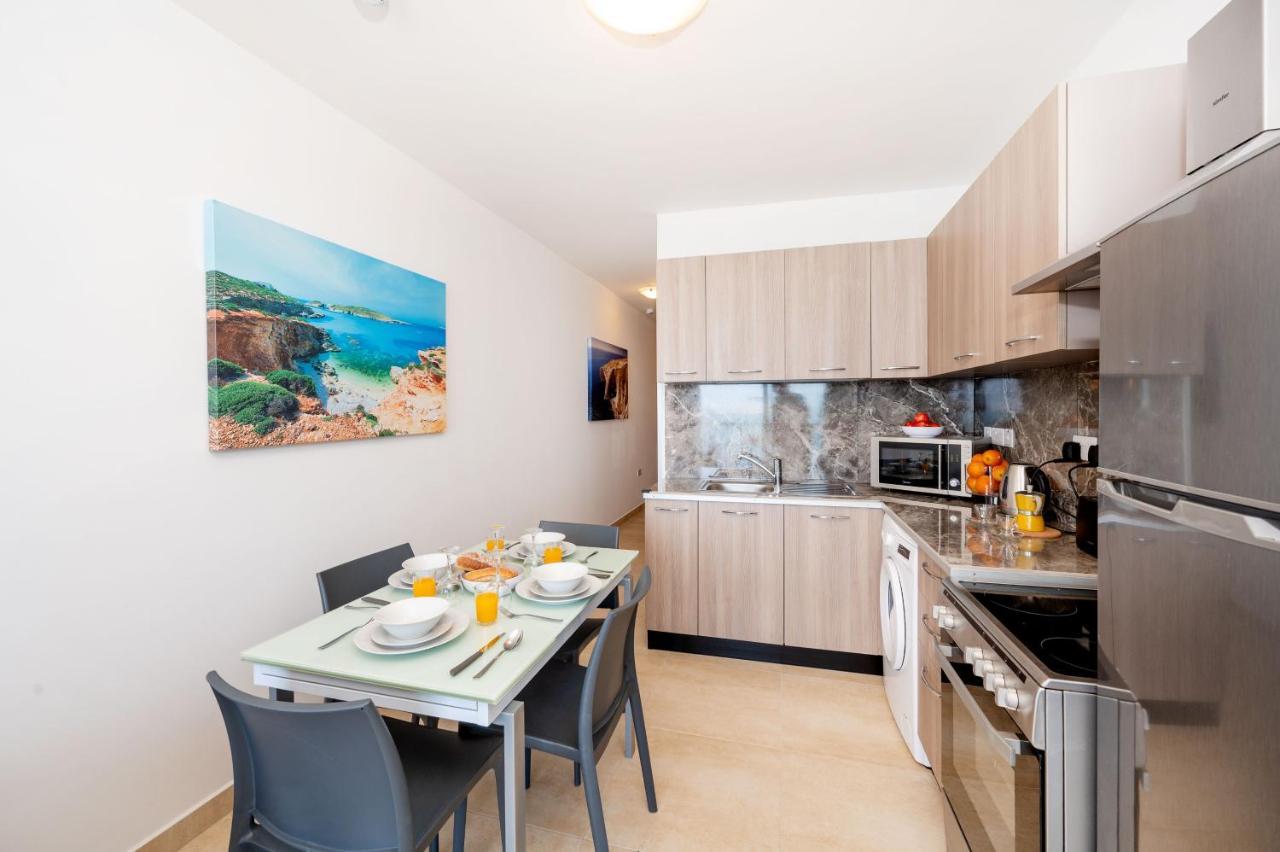 Islet Promenade Seafront 1 Bedroom Apartment With Sea View Balcony By Getawaysmalta San Pawl il-Baħar Kültér fotó