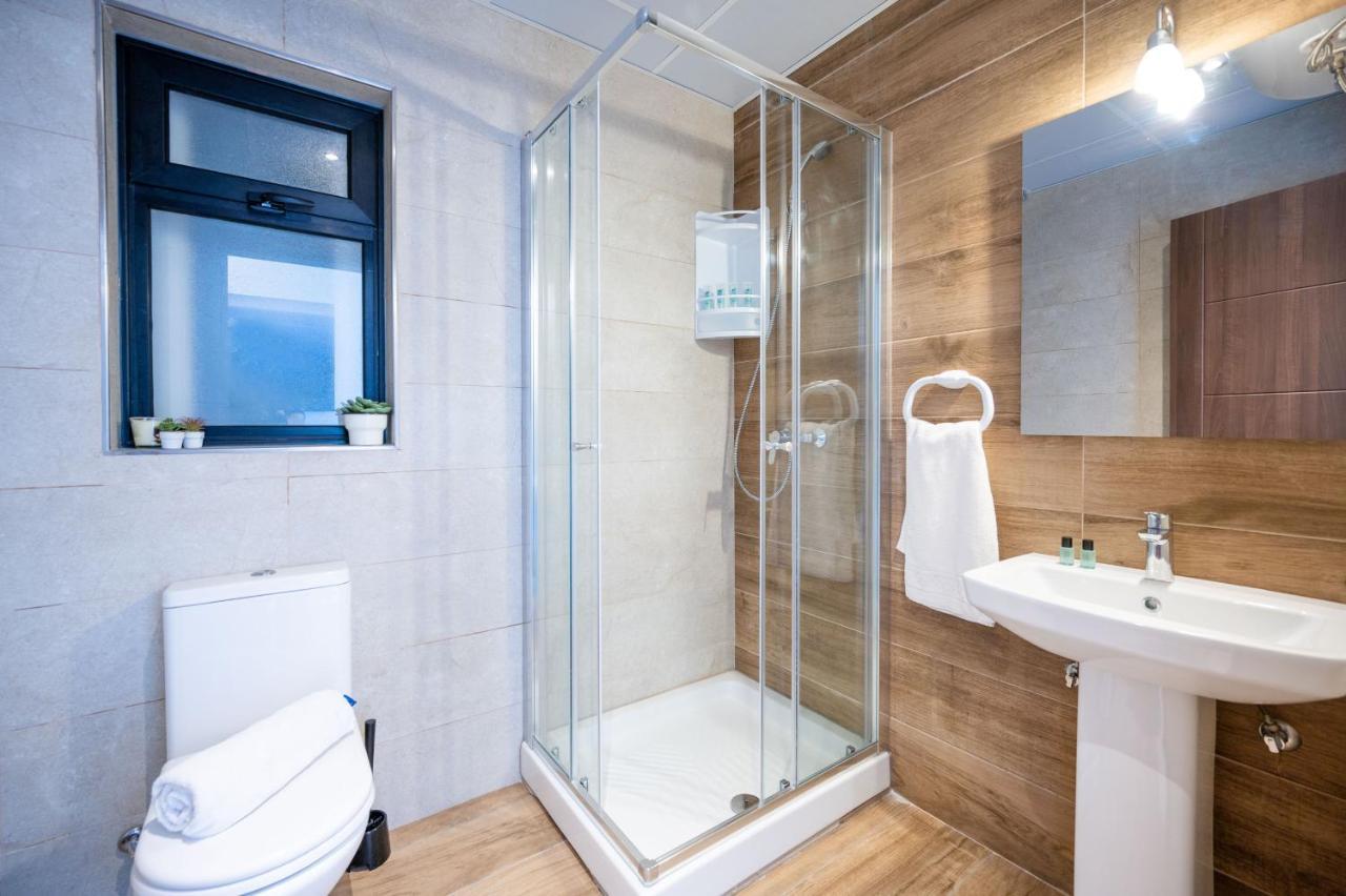 Islet Promenade Seafront 1 Bedroom Apartment With Sea View Balcony By Getawaysmalta San Pawl il-Baħar Kültér fotó